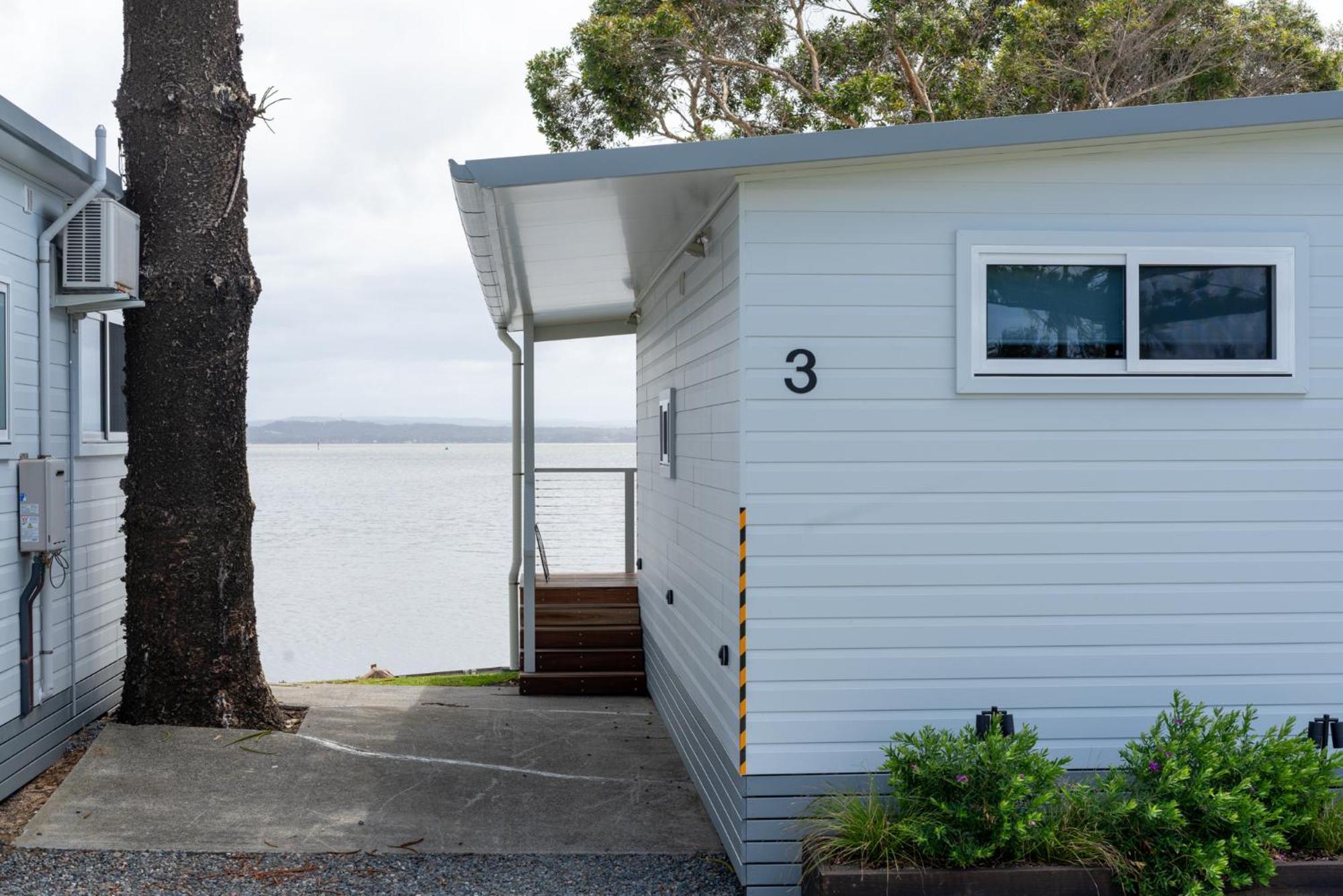 Two Shores Holiday Village Entrance Exterior foto