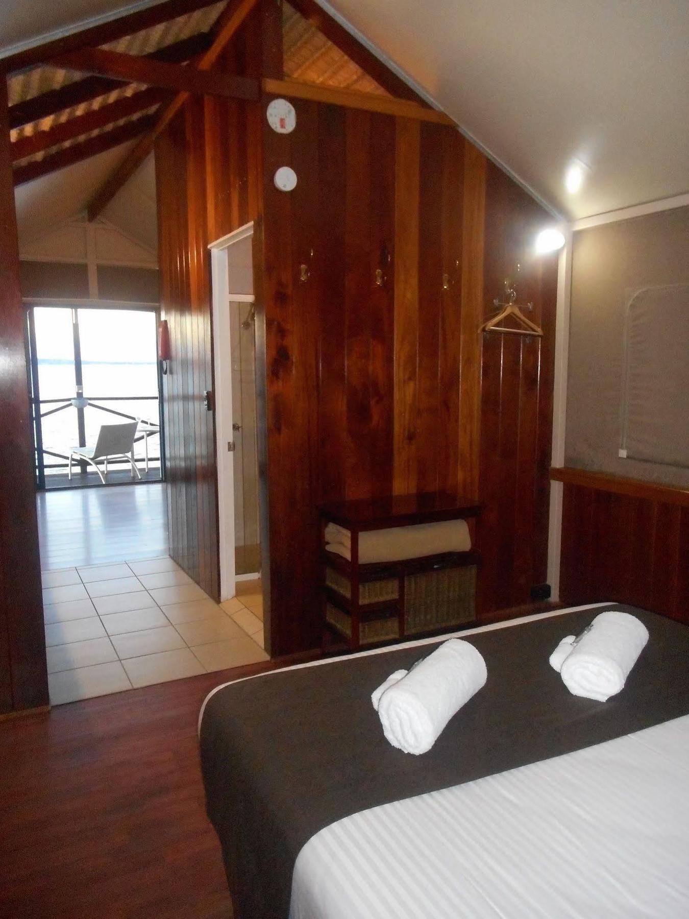 Two Shores Holiday Village Entrance Exterior foto