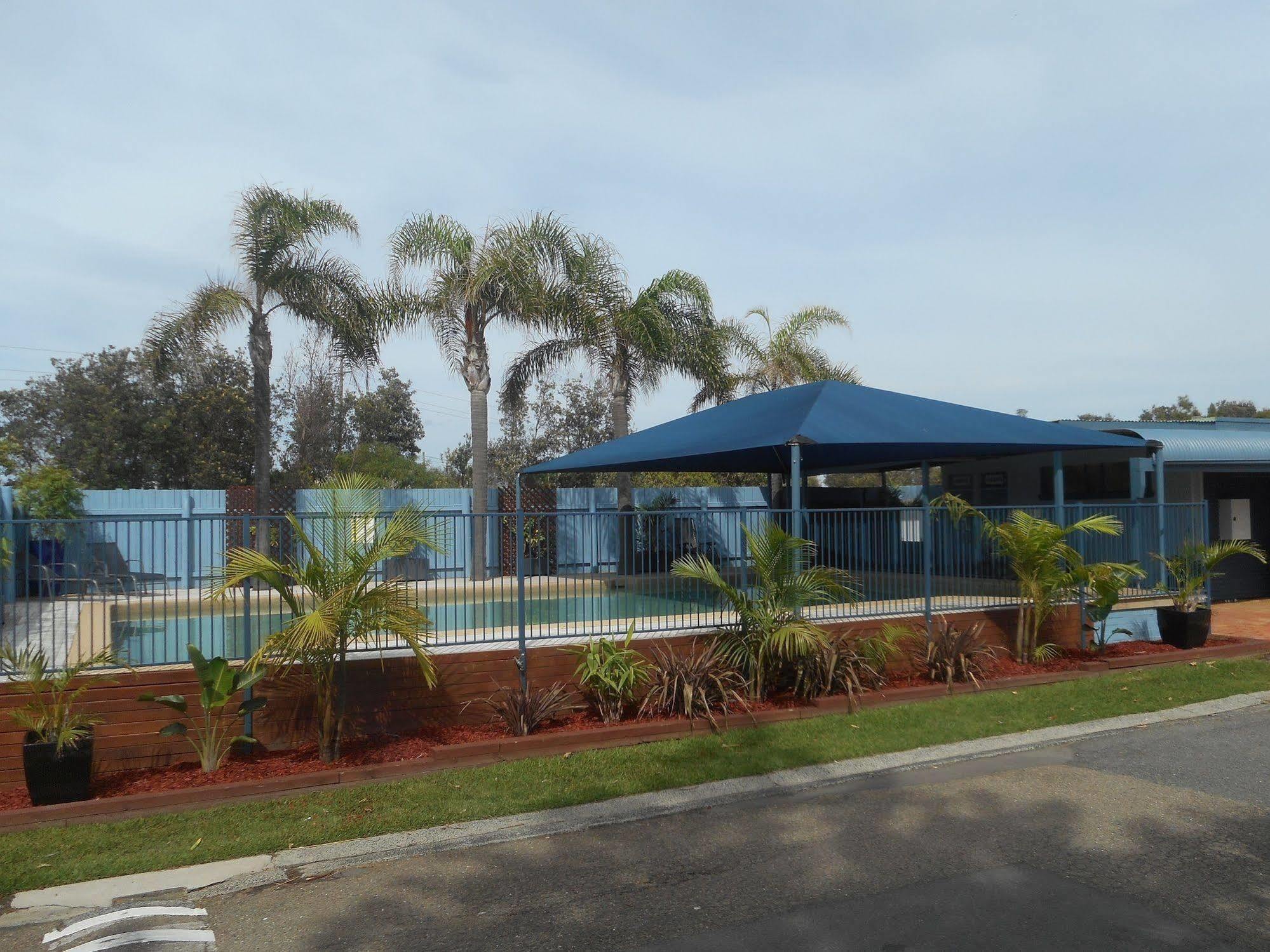 Two Shores Holiday Village Entrance Exterior foto